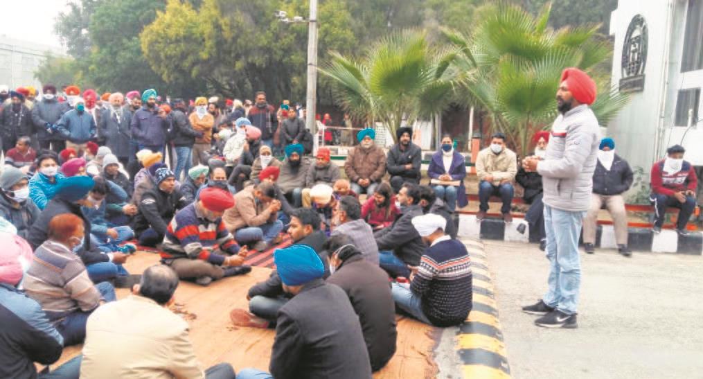 Punjabi University teachers, staff close gates over demands