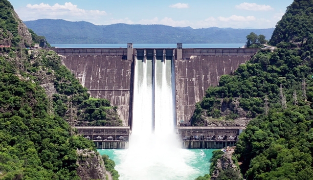 Mullaperiyar dam: Kerala asks Tamil Nadu to maintain water at 137 feet
