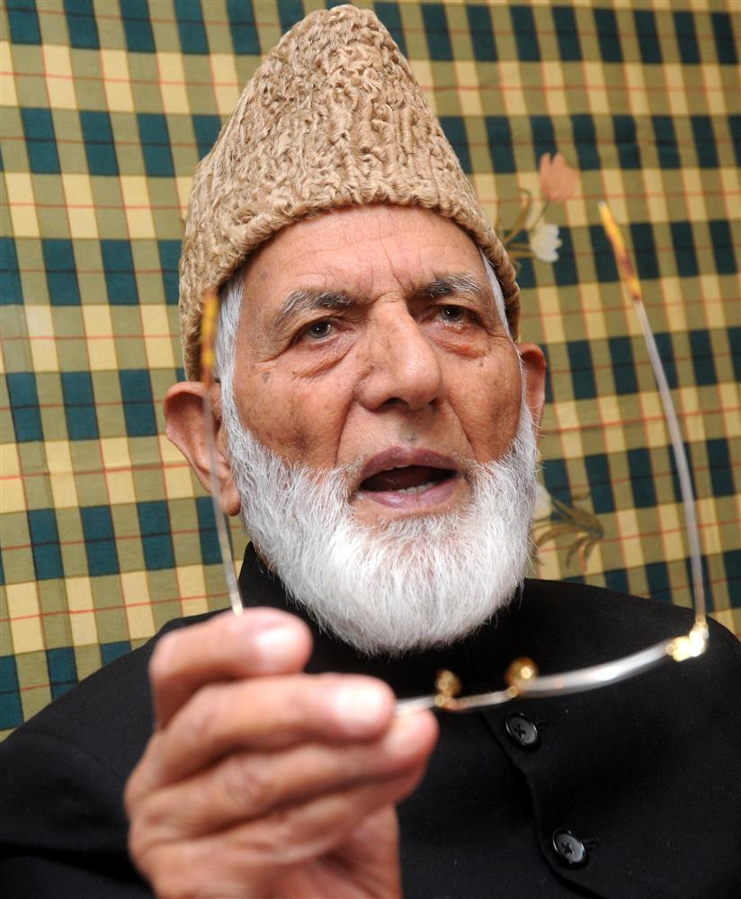Syed Ali Shah Geelani's grandson sacked from govt service