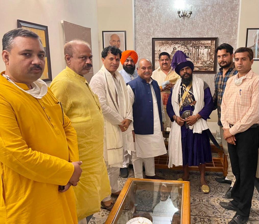 Nihang Baba admits to secretly meeting Union Agriculture Minister Tomar, claims 'offered Rs 10 lakh' to vacate dharna site