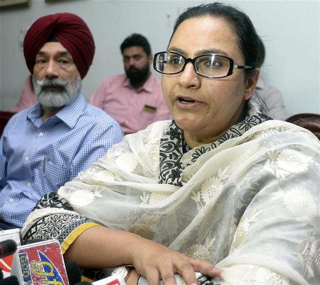 Razia Sultana, who resigned as minister ‘in solidarity with’ Navjot Sidhu, attends Punjab Cabinet meeting