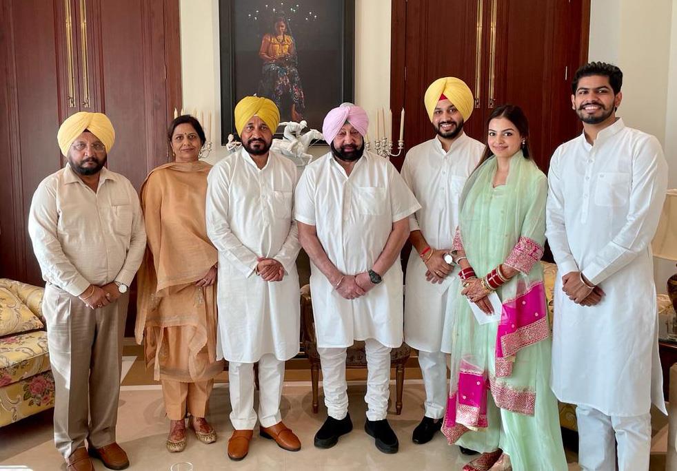 Punjab CM Channi, family visit Capt Amarinder Singh