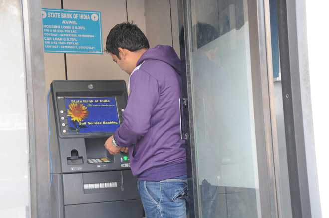 Reviewing scheme to penalise banks for dry ATMs: RBI
