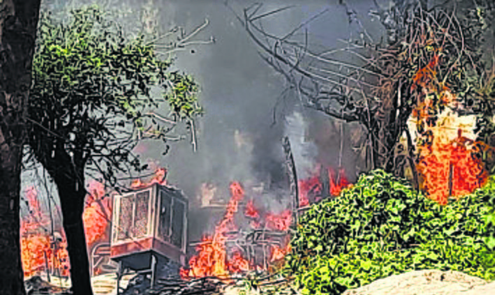Blast in LPG cylinder, four jhuggis gutted at Gursagar Colony in Maloya