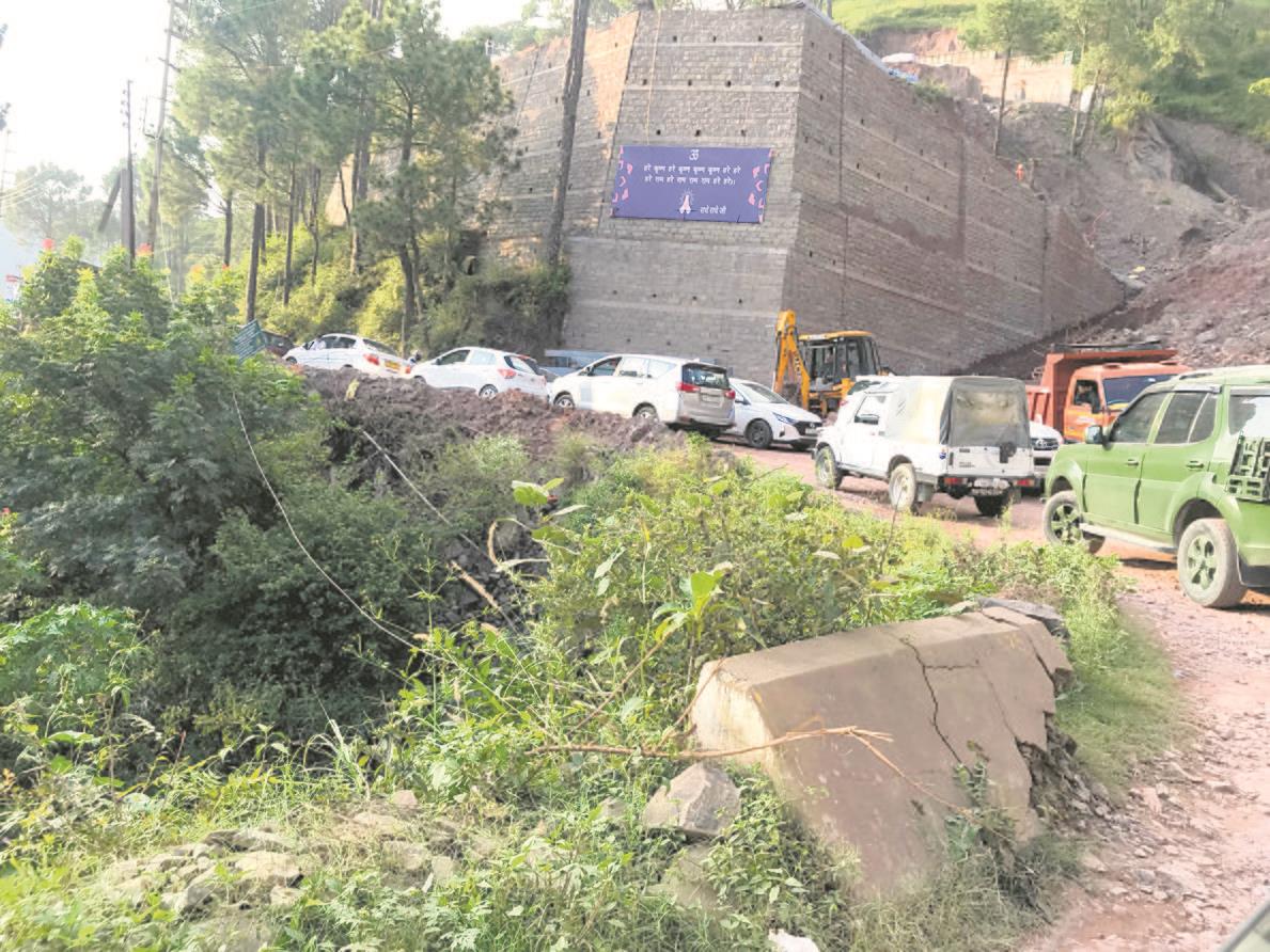 Hotels mushroom on Kasauli road, cause traffic snarls