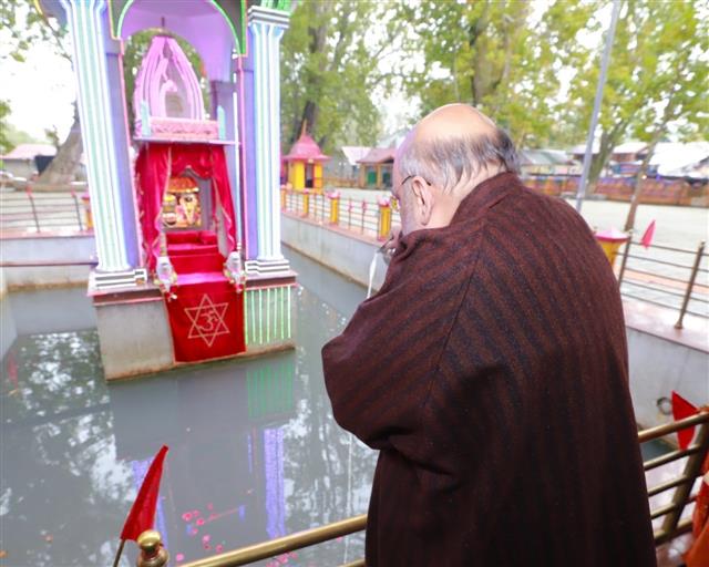 Amit Shah tweets in Kashmiri after offering prayers at Kheer Bhawani temple in J-K