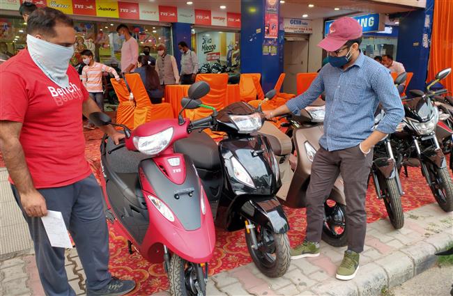 Dip in two-wheeler, tractor dispatches pull down overall auto retail sales in September