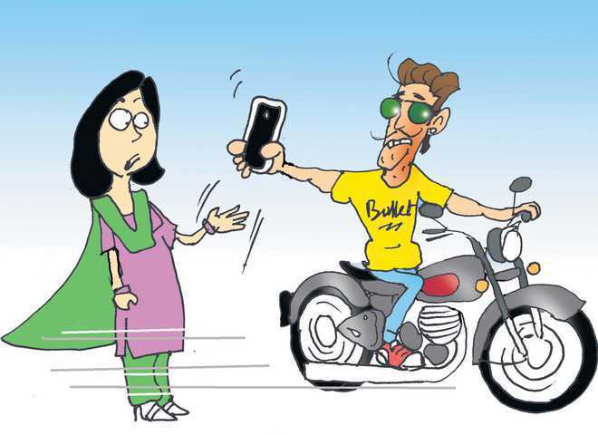 Phone snatched in Mohali market