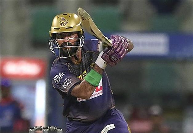 Dinesh Karthik reprimanded for breaching IPL code of conduct
