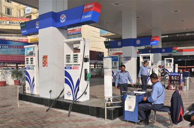 Fuel prices hiked again by 35 paise/litre for fifth consecutive day