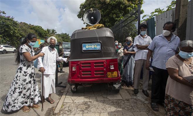 Covid-19: Sri Lanka ends domestic travel restrictions amidst warnings