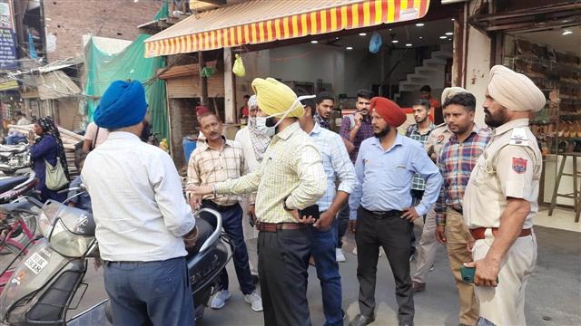 Shopkeepers oppose Amritsar civic body's anti-encroachment drive