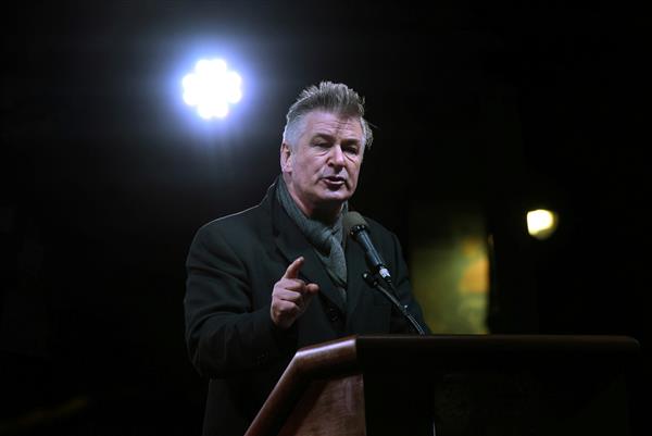 Actor Alec Baldwin accidentally shoots and kills cinematographer on film set in US
