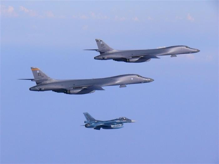 Russian fighter escorts US bomber above Sea of Japan