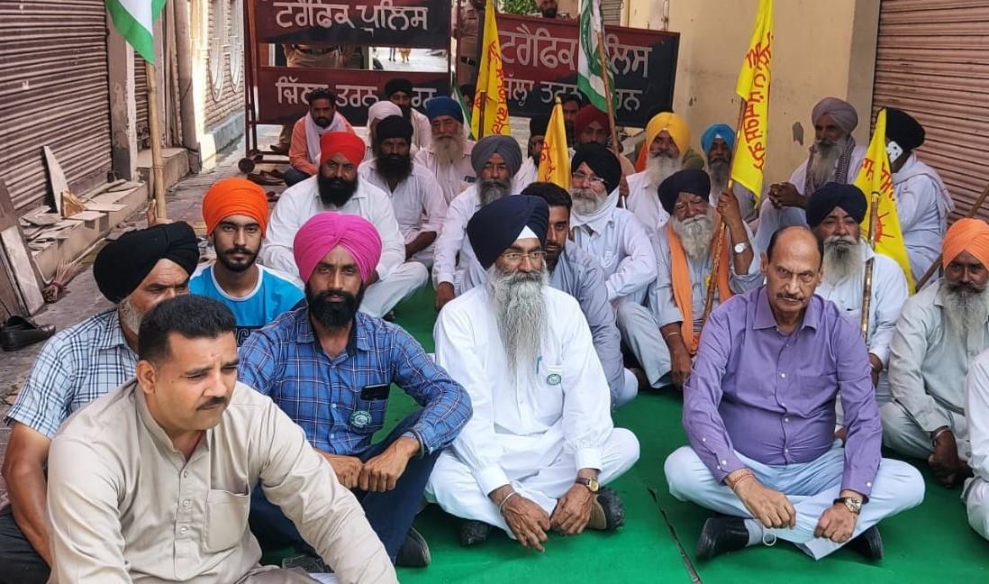 Tarn Taran MLA joins protesting farmers in front of his house