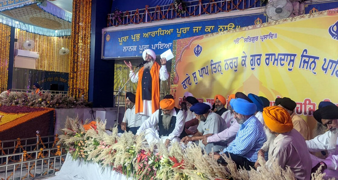 A poetic tribute to Guru Ramdas at Gurdwara Manji Sahib, Diwan Hall, Darbar Sahib, Amritsar