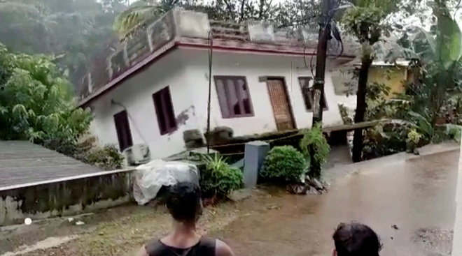Red alert for 10 dams in Kerala; heavy rain in Uttar Pradesh, Uttarakhand today