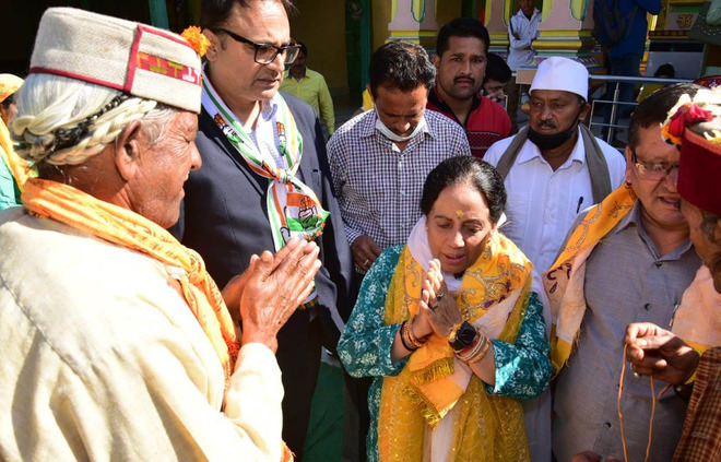CM flies in helicopter, not aware of poor condition of roads: Pratibha Singh