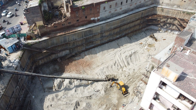 Cracks appear in adjoining buildings while digging hotel basement in Amritsar
