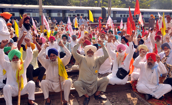 Farmers block rail tracks in Amritsar, Tarn Taran, passengers suffer