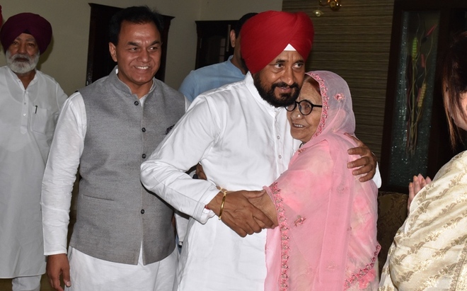 CM Channi meets MLAs, interacts with their families