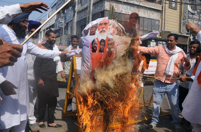 Farmers burn effigies of PM Modi, Manohar Lal Khattar, BJP-JJP leaders