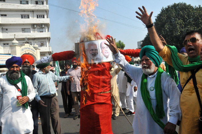 Unions burn PM Modi’s effigies across state