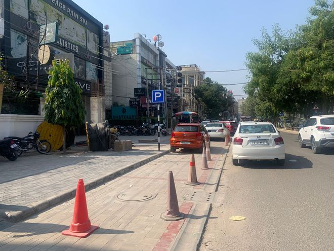 Parking woes irk Malhar Road, Kipps Market traders, visitors