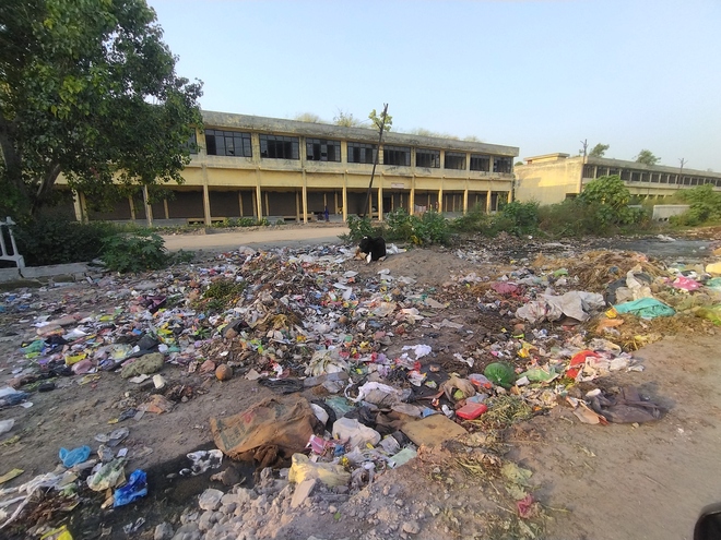 Sri Guru Teg Bahadur Nagar market turns into waste dump