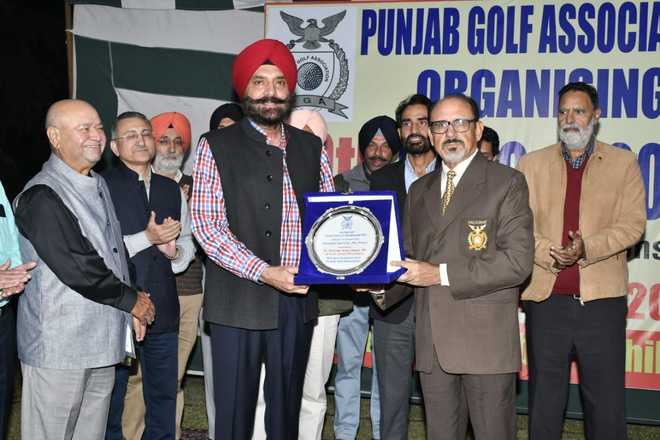 Golf assn honours cop Yurinder Singh Hayer with lifetime achievement award