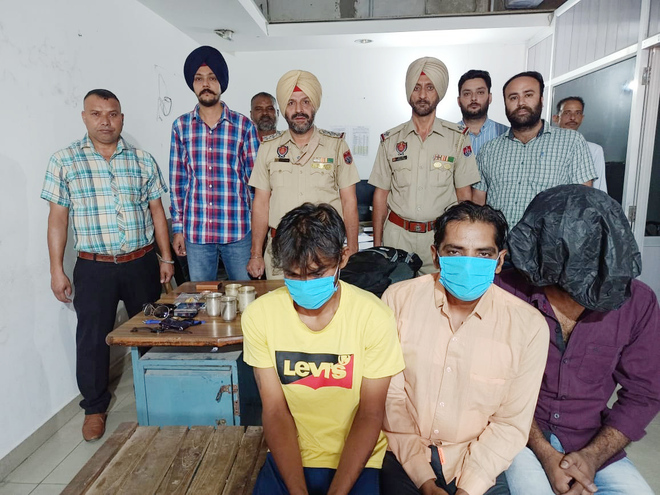 Gang of thieves busted, 3 held