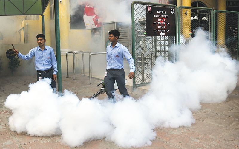 Intensify fogging in city, minister tells MC staff