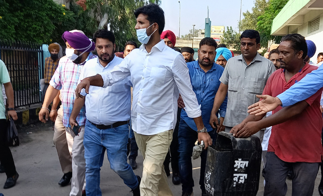 Raja Warring begins cleanliness drive at Ludhiana bus stand
