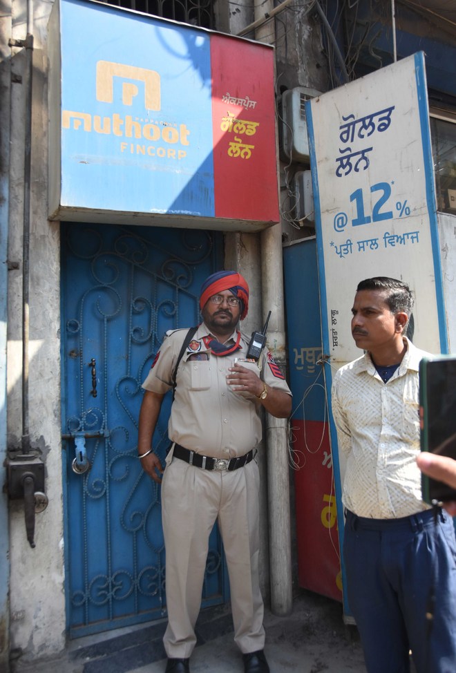 Heist bid at Muthoot Finance in Ludhiana, robber shot