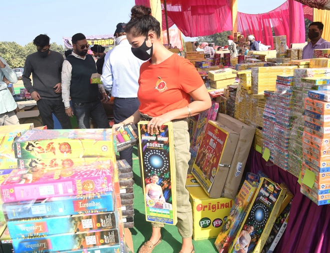 2-hour cracker use allowed, Delhi traders eye Punjab market