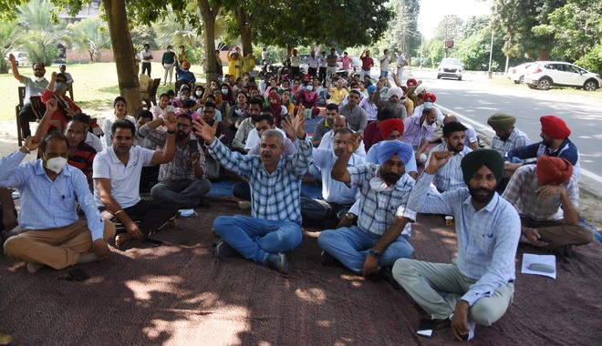 Teachers up in arms against Punjab government