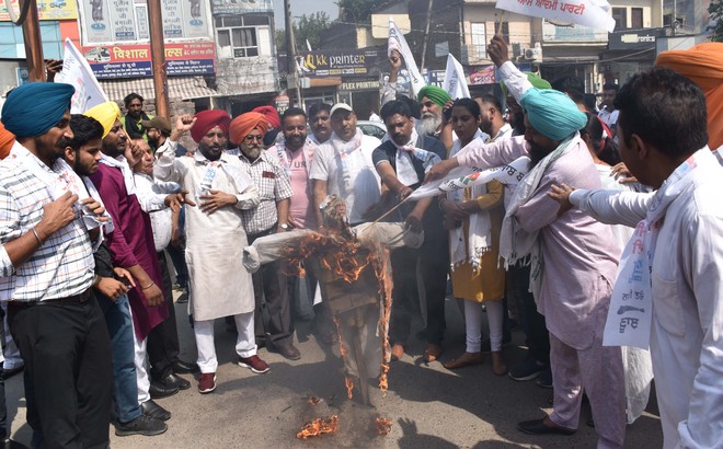 AAP protests killing of farmers at Lakhimpur Kheri