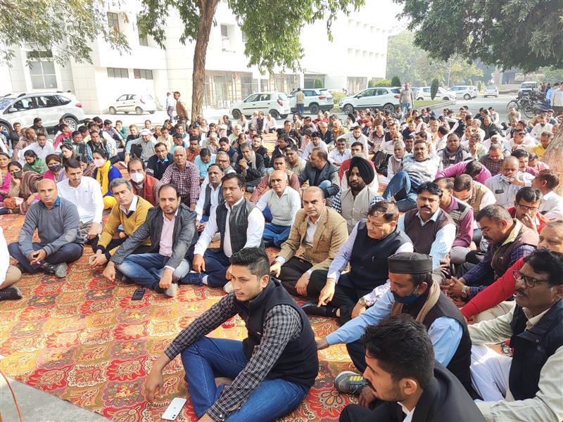 Teachers protest govt move on Kurukshetra University staff recruitment