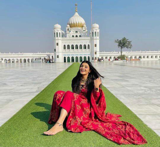 Pakistani model apologises after her barehead photoshoot at Kartarpur Sahib gurdwara triggers row