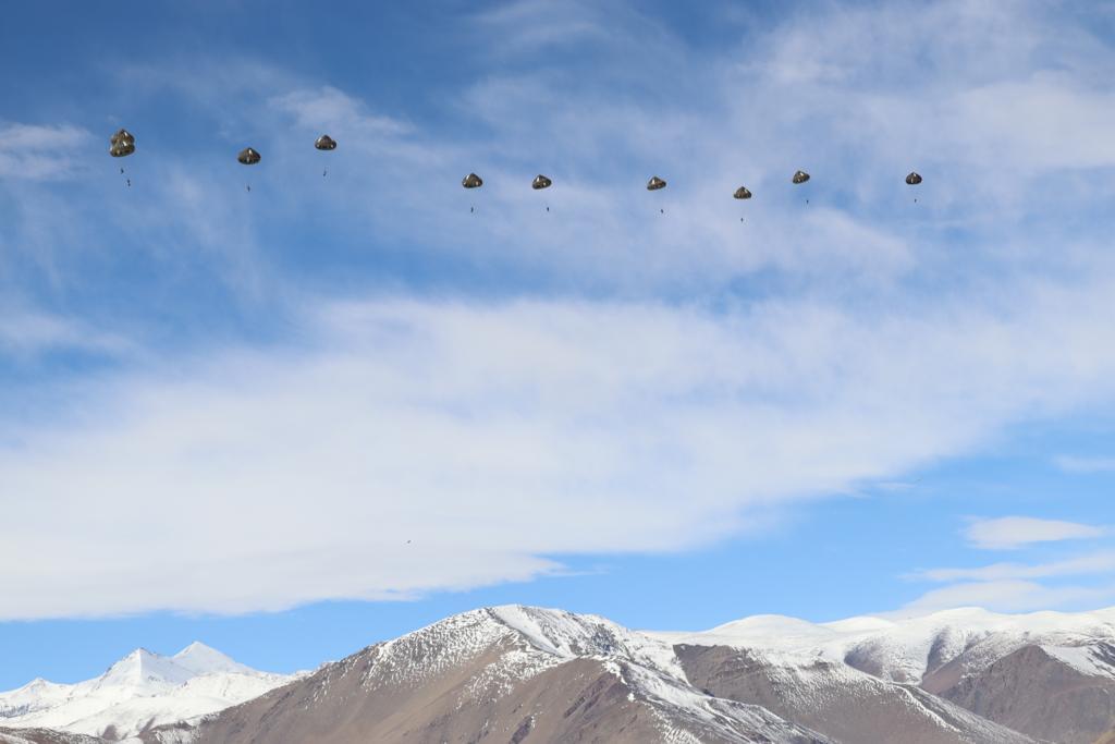 Army conducts high-altitude para-drop exercises in Ladakh