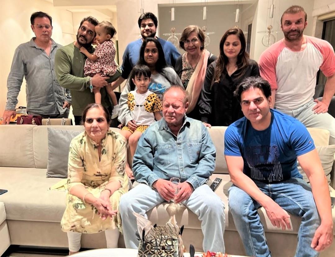 Here's how Khan family celebrated Salim Khan's birthday