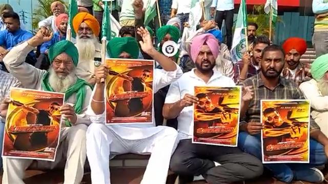 Farmers stop screening of Akshay Kumar-starrer ‘Sooryavanshi’ in Hoshiarpur, Patiala