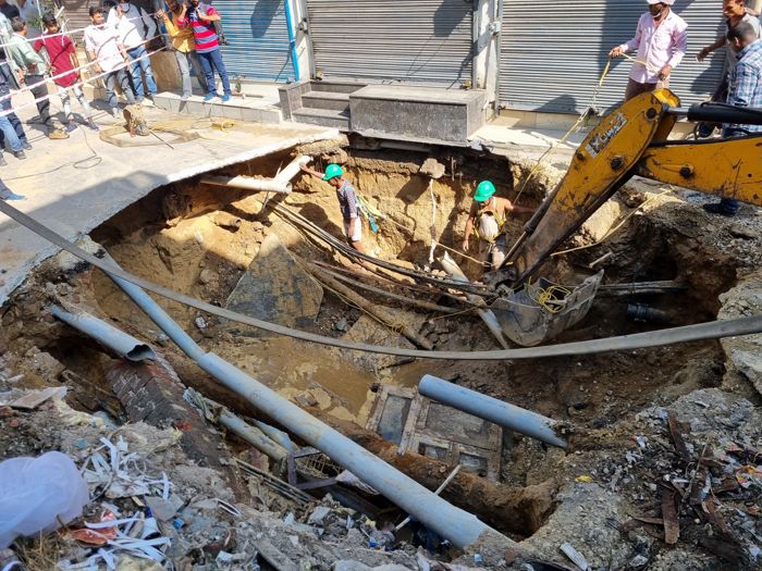 Road cave-in: Traders protest slow pace of sewer repair work
