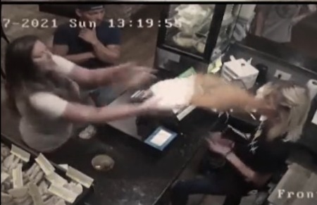Texas woman throws spicy soup at restaurant employee; viral video