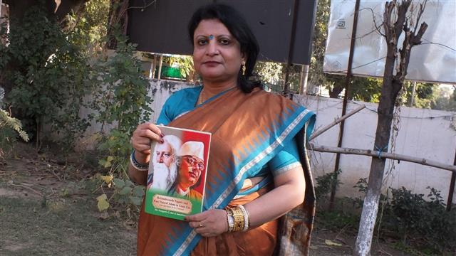 Sangeeta Choudhury launches her book Rabindra Nath Tagore and Kazi Nazrul Islam in Same Era