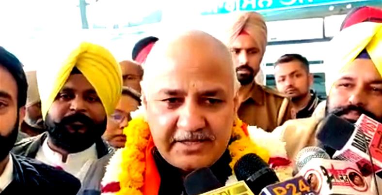 Lack of political will ruining industry, education in Punjab: Manish Sisodia