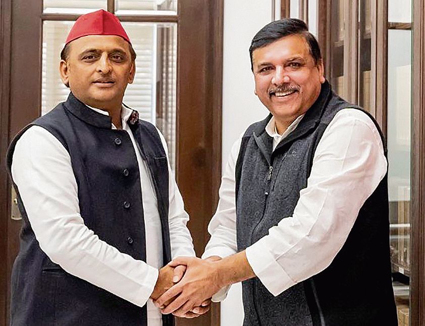 AAP’s Sanjay Singh meets SP chief Akhilesh Yadav, may forge pact for UP poll