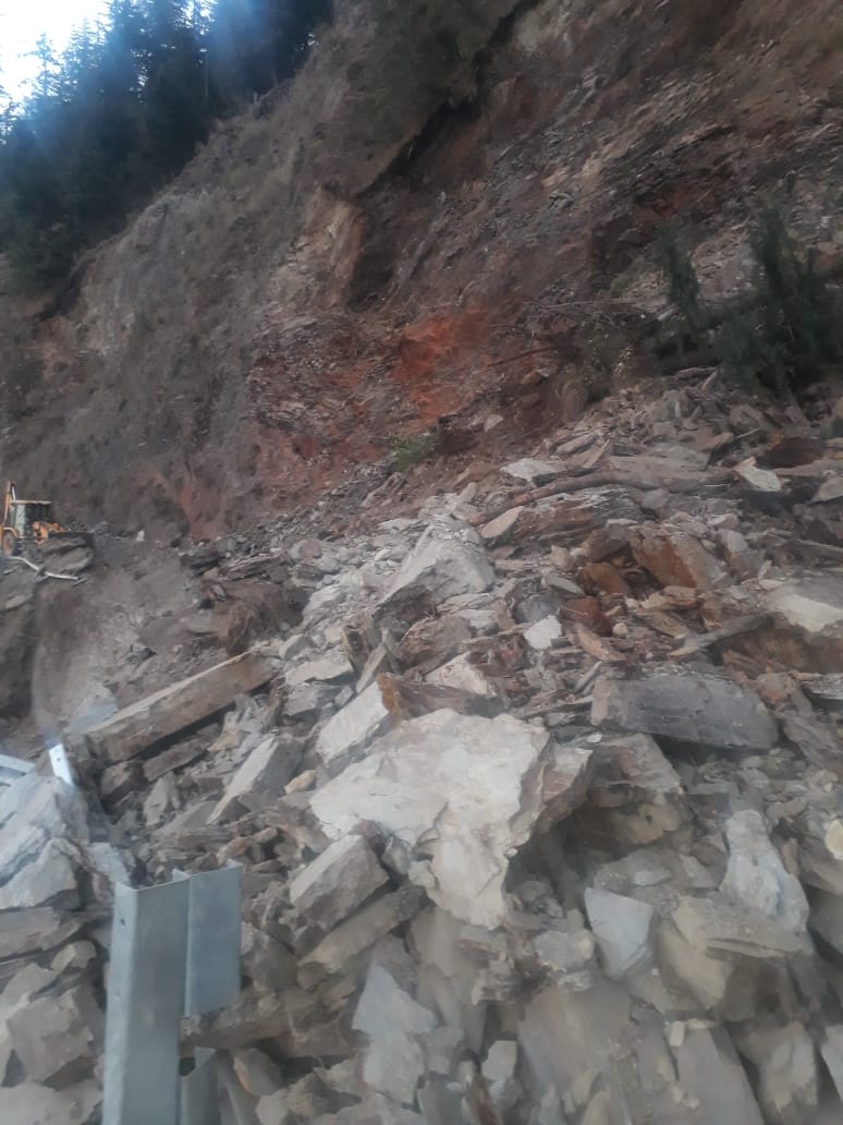 Massive landslide blocks National Highway-5 near Theog in Shimla