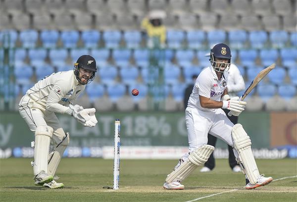 Kanpur Test: Set 284, New Zealand 4/1 against India at stumps