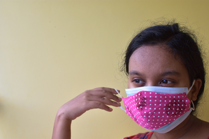 Can double masking for long cause breathing problems?
